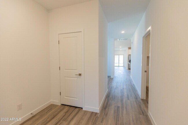 Foto del edificio - 16952 W Diana Ave