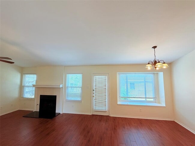 Foto del edificio - 1703 Hatch Rd