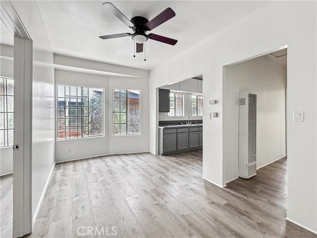 Building Photo - 825 W 40th Pl
