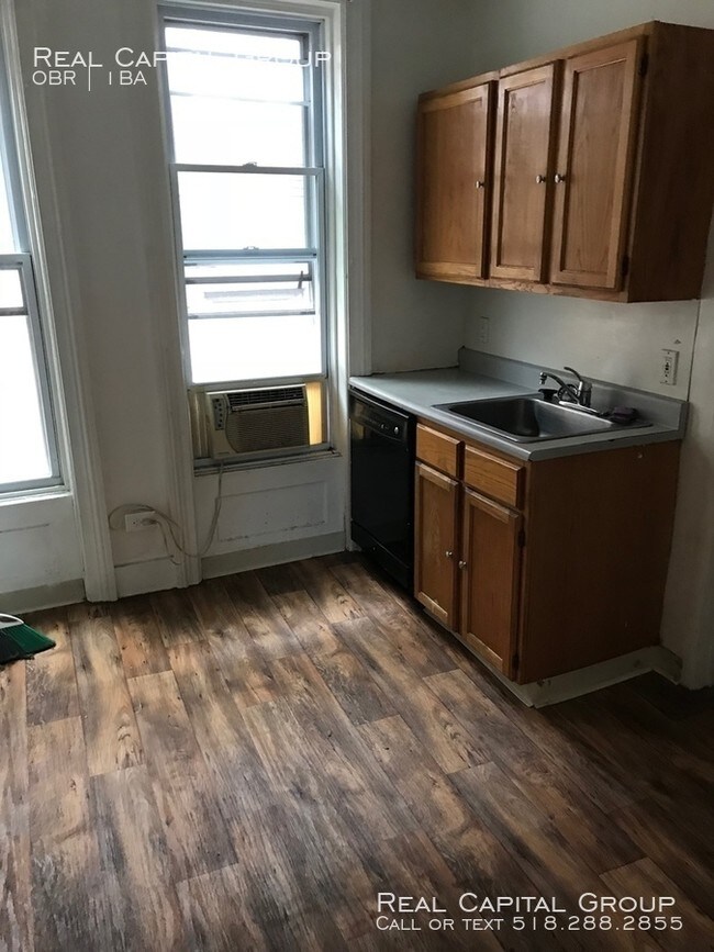 Building Photo - Studio Apartment On Lark St  Albany NY