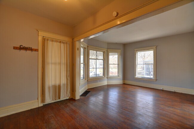 Building Photo - 1441 W Macon St
