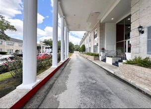 Building Photo - 2601 Bellefontaine