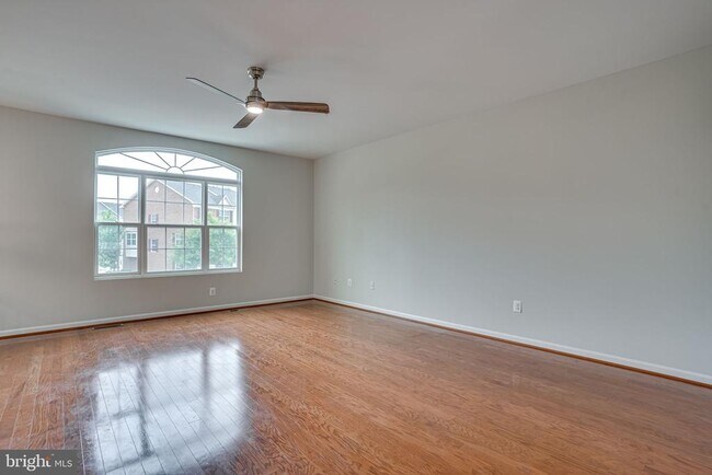 Building Photo - 2895 Sedgemore Pl