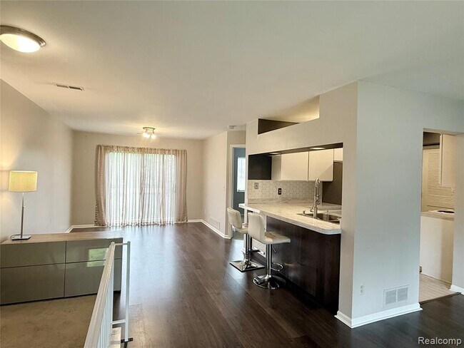 Foto del edificio - 1550 Meadowside Dr