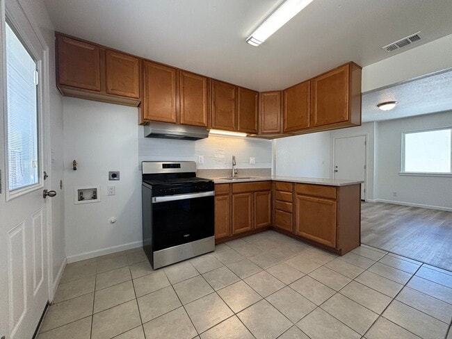 Building Photo - Fully Remodeled 2 Bedroom, 1 Bath