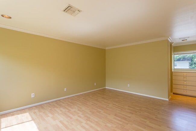 Foto del edificio - 2349 Albans Rd