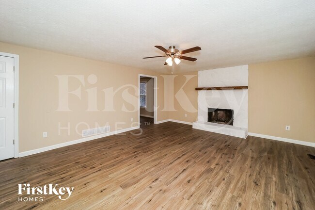 Foto del edificio - 4423 Treeline Way