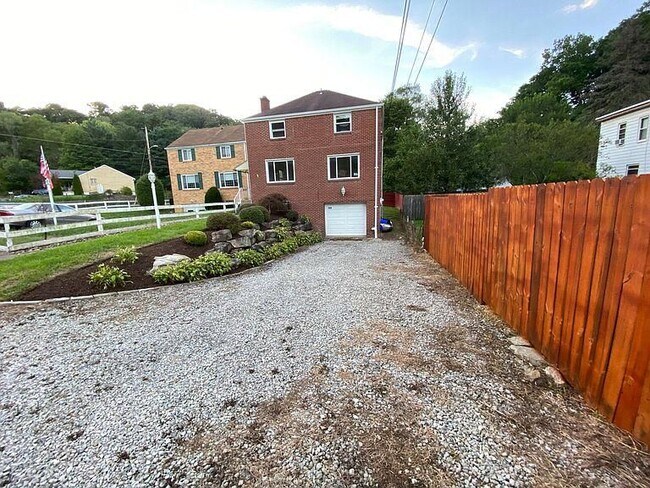 Building Photo - single family home
