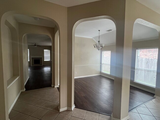 Building Photo - 415 Burris Park Dr