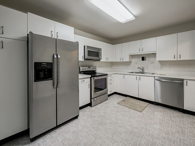 Foto del edificio - AVAILABLE NOW! Inviting 2-Bedroom, 2-Bath Condo in a Convenient Farmington Hills Community