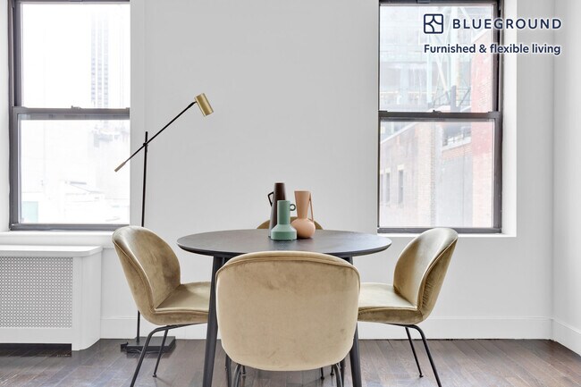 Foto del edificio - 15 W 55th St