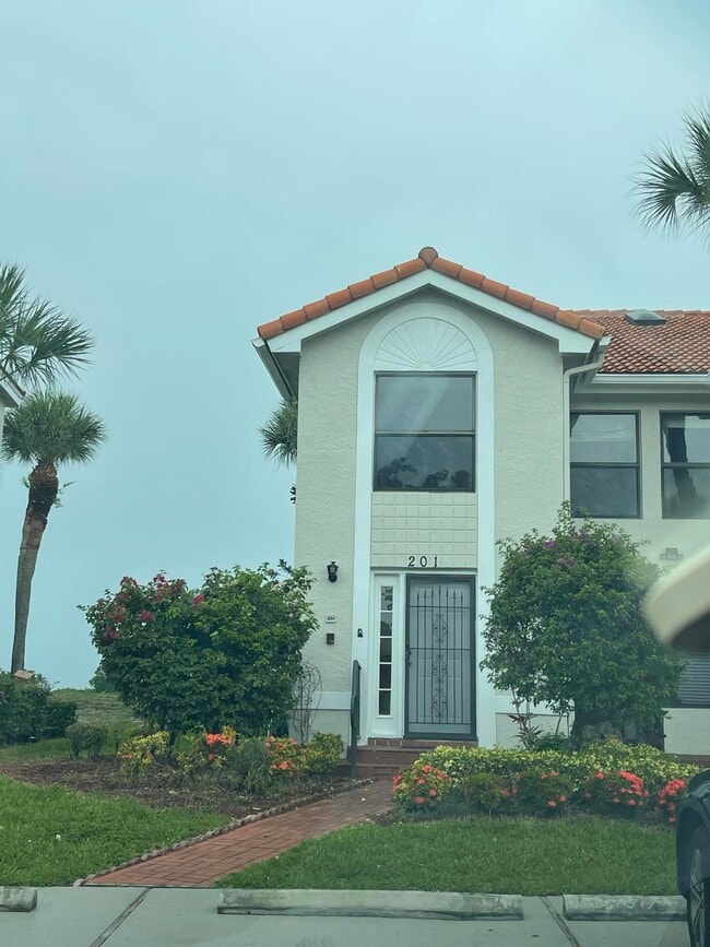 Building Photo - 10910 Lakemore Ln