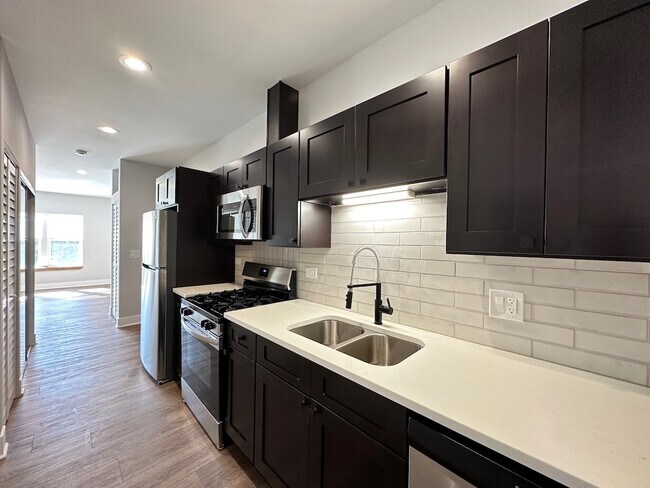 Foto del edificio - 3358 W Montrose Ave
