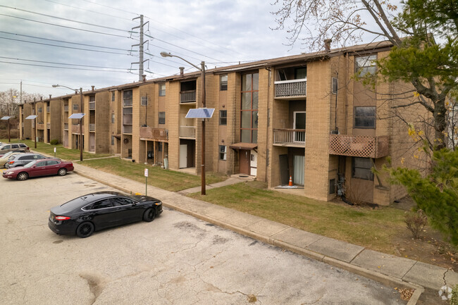 Walk Up Apartments - Woodbine