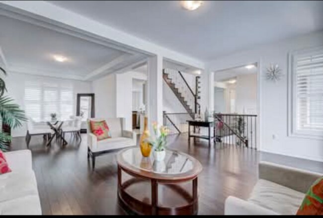 Photo du bâtiment - 58 Ridge Gate Cres