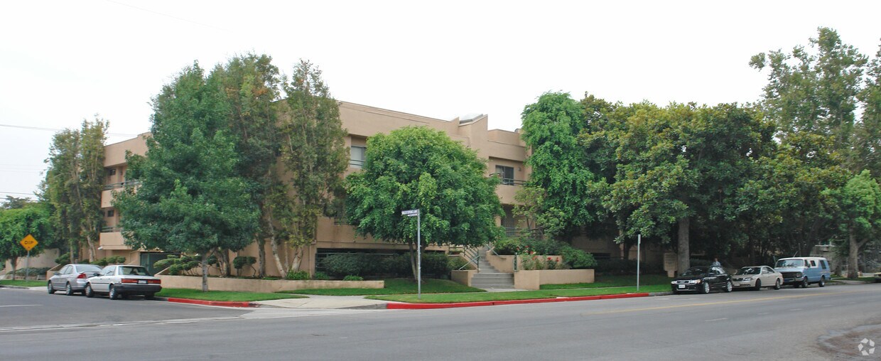Whitsett Park South Apartments Apartments in Studio City, CA
