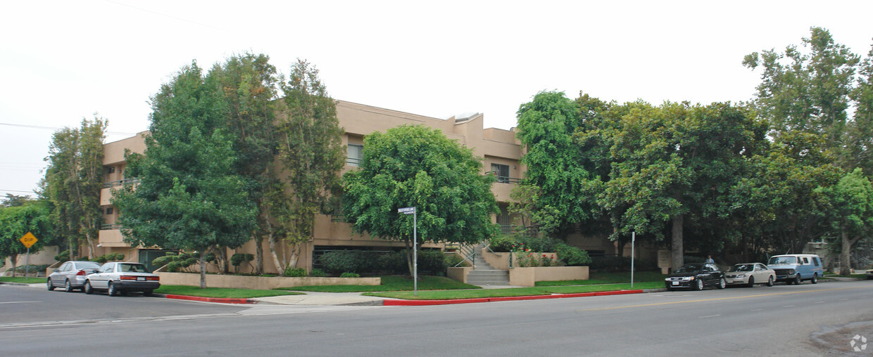 Primary Photo - Whitsett Park South Apartments