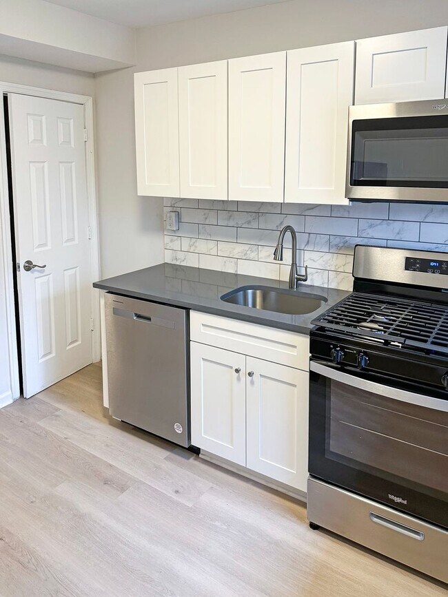 Building Photo - Modern Charm: Newly Renovated Three-Bedroo...