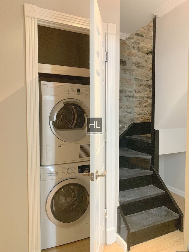 Foto del edificio - East 1st Street