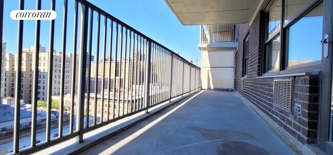 Building Photo - 175 W 90th St