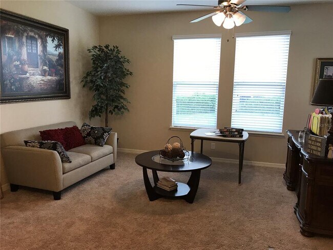 Foto del edificio - 1869 Richmond Way