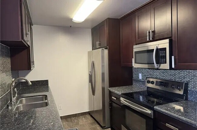 Foto del edificio - 222 S Central Ave