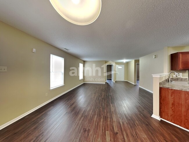 Foto del edificio - 14407 Banister Dr