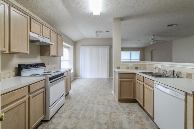 Building Photo - 104 Quail Run Dr