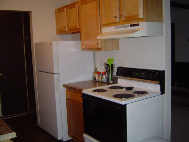 Building Photo - 8061 Pleasant View Dr
