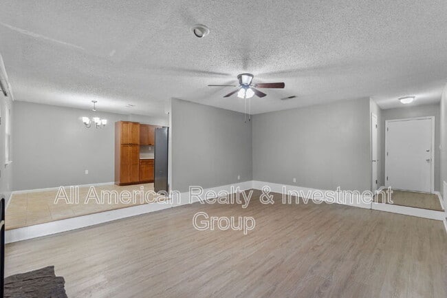 Building Photo - 717 Clark Dr