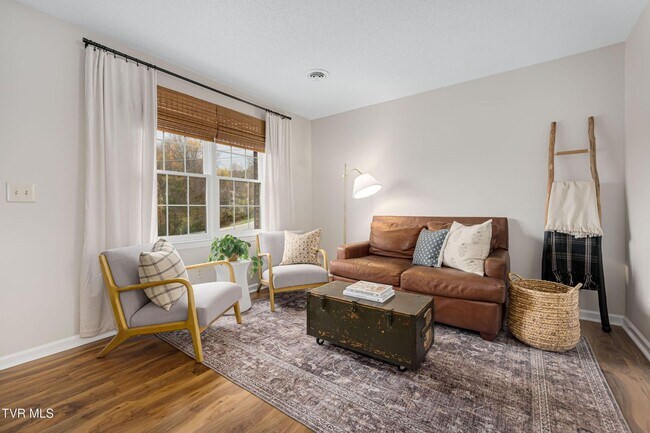 Foto del edificio - 2 Bdrm / 1.5 Bath Townhouse in Johnson City - Near ETSU, JCMC & VA