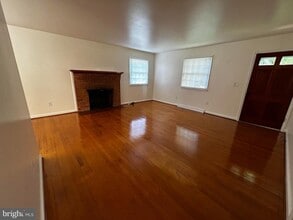 Building Photo - 525 Azalea St