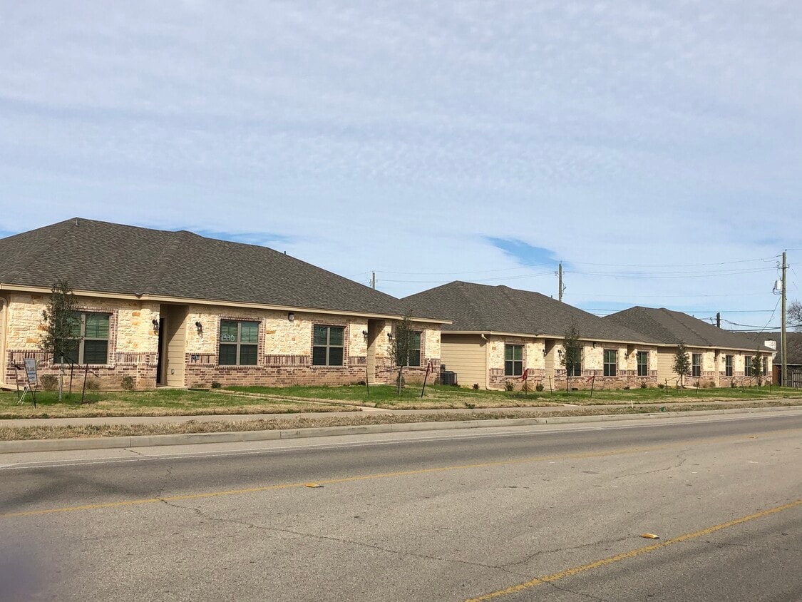 2308 Century Dr, Waco, TX 76712 Townhome Rentals in Waco TX