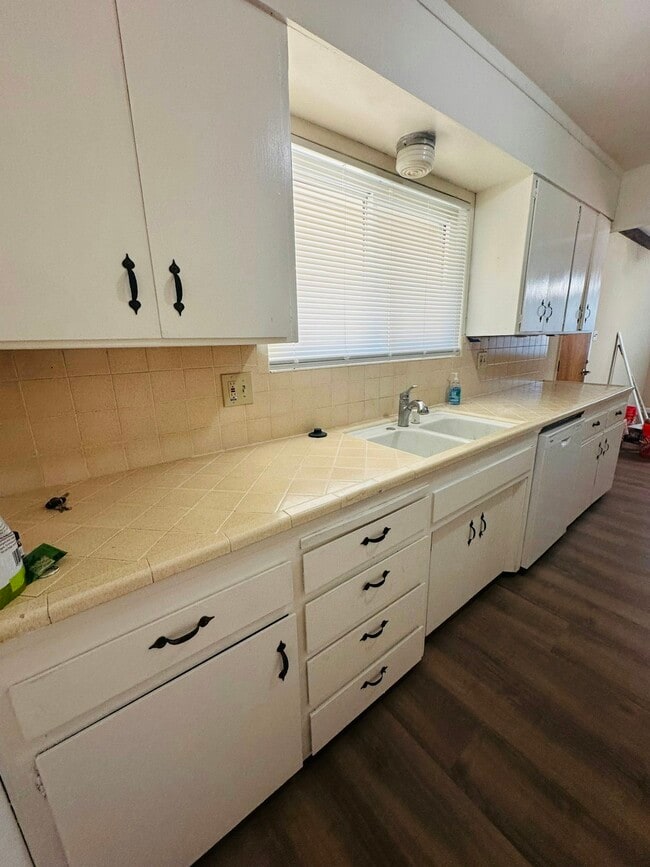 Building Photo - 6713 Greenleaf Dr