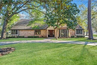 Building Photo - 570 Roanoke Dr