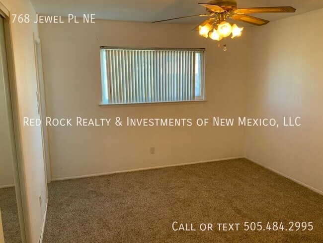 Foto del edificio - 768 Jewel Pl NE