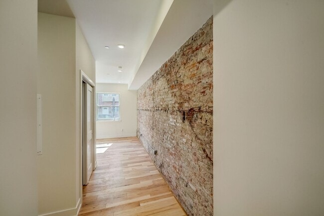 Building Photo - 620 S 8th St