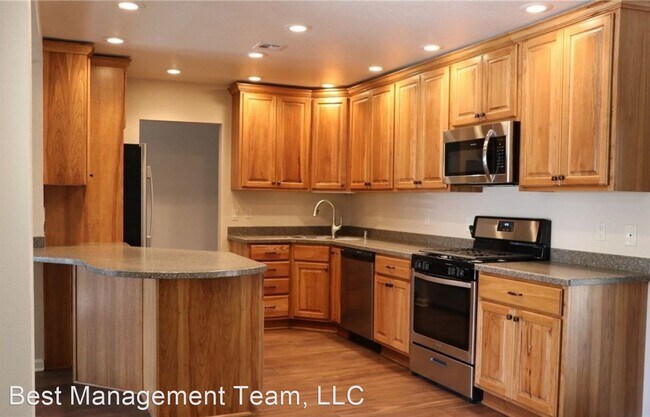 Foto del edificio - 4 br, 2 bath House - 8808 Pavia Dr