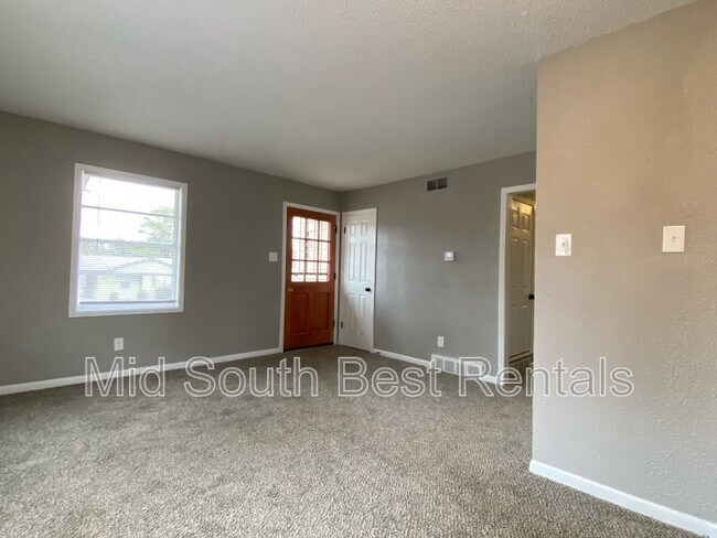 Foto del edificio - 637 Leacrest Ave