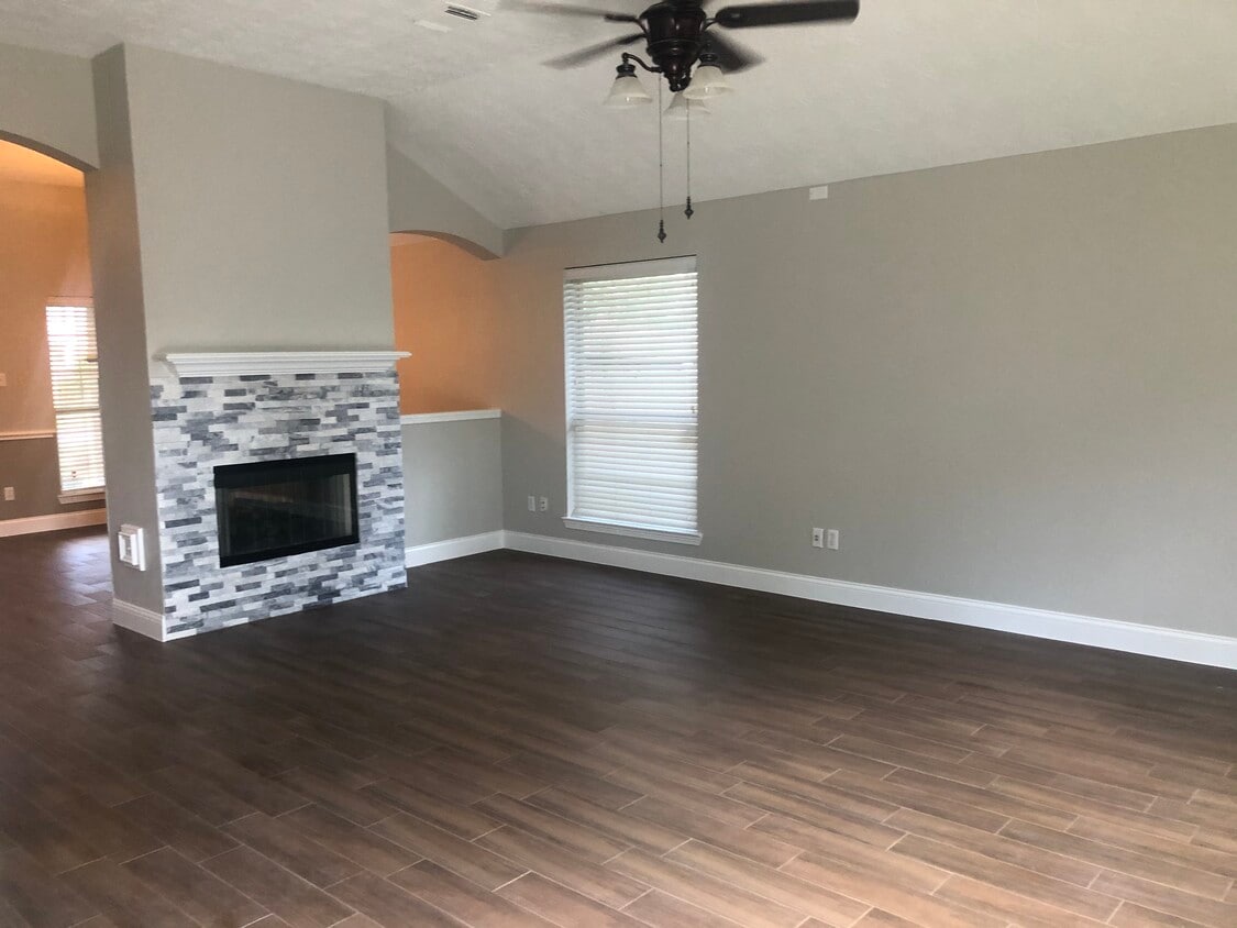 Foto principal - 19306 Pinewood Bluff Ln