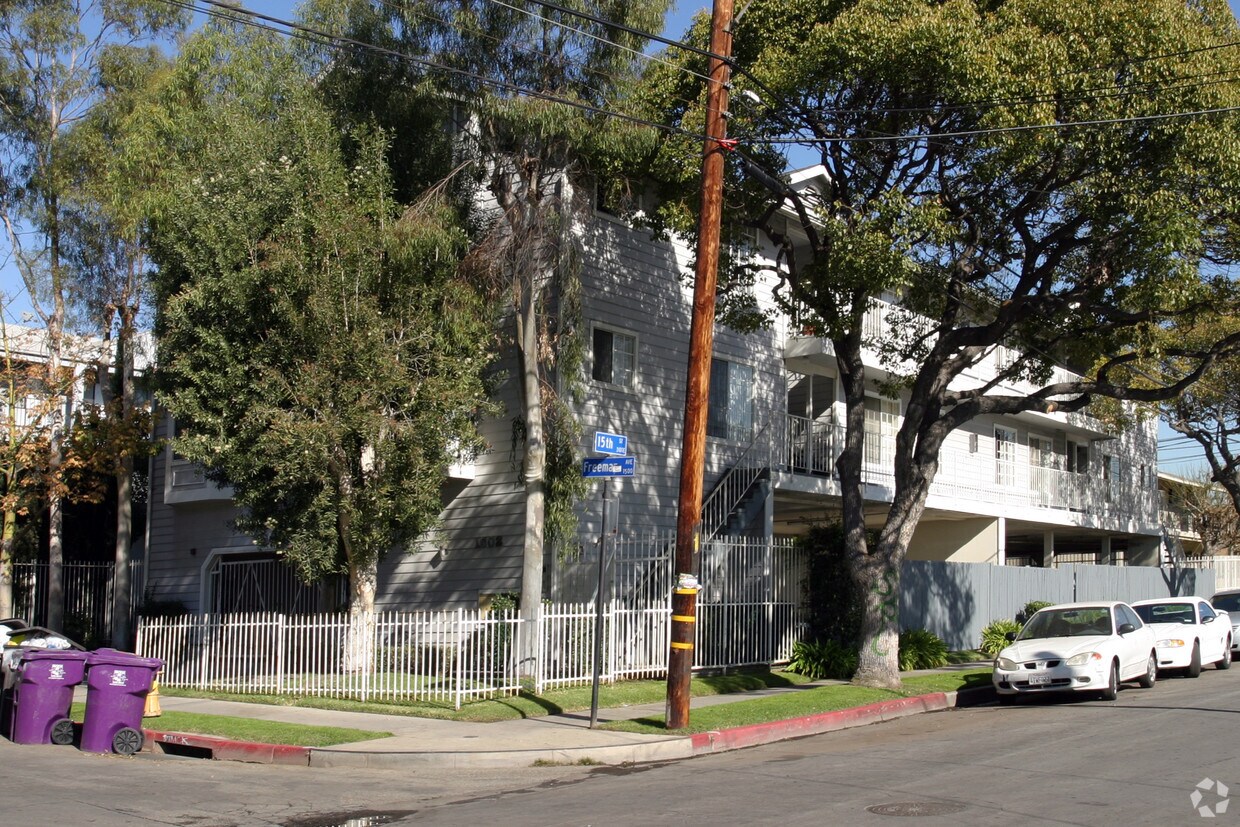 Foto del edificio - 1502 Freeman Ave