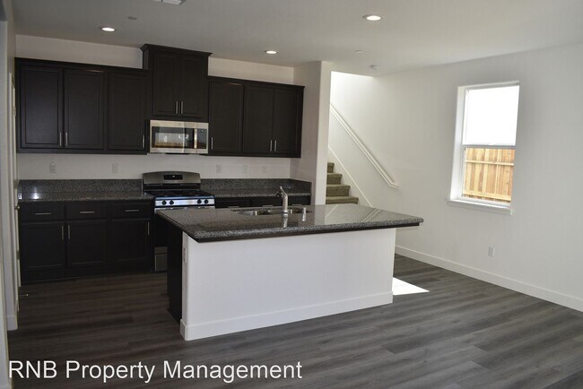 Foto del edificio - 4 br, 2.5 bath House - 4449 Sierra Pine Way