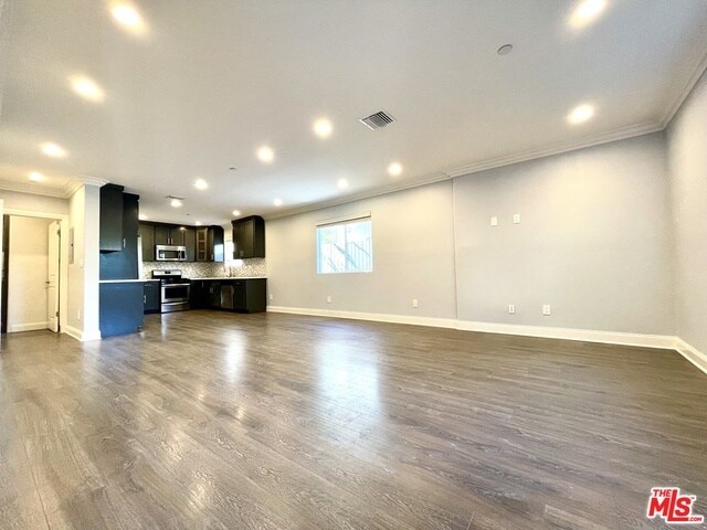 Foto del edificio - 7111 S La Cienega Blvd