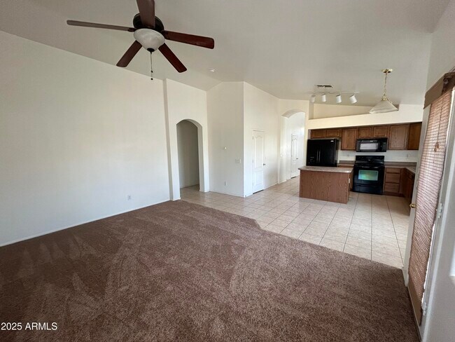 Foto del edificio - 41229 W Walker Wy