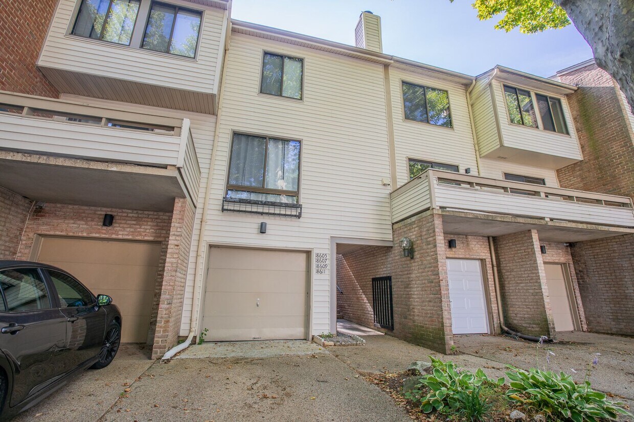 Primary Photo - Charming 2 BR/1.5 BA Townhome in Montgomer...