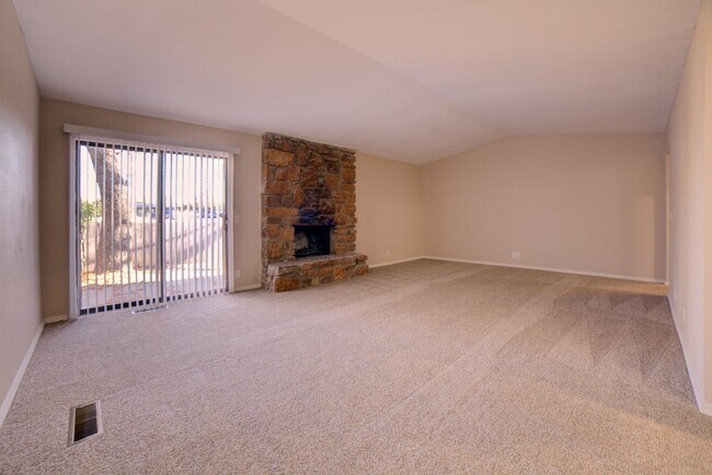 Foto del edificio - 8039 - 8041 S 79th E Ave Duplex