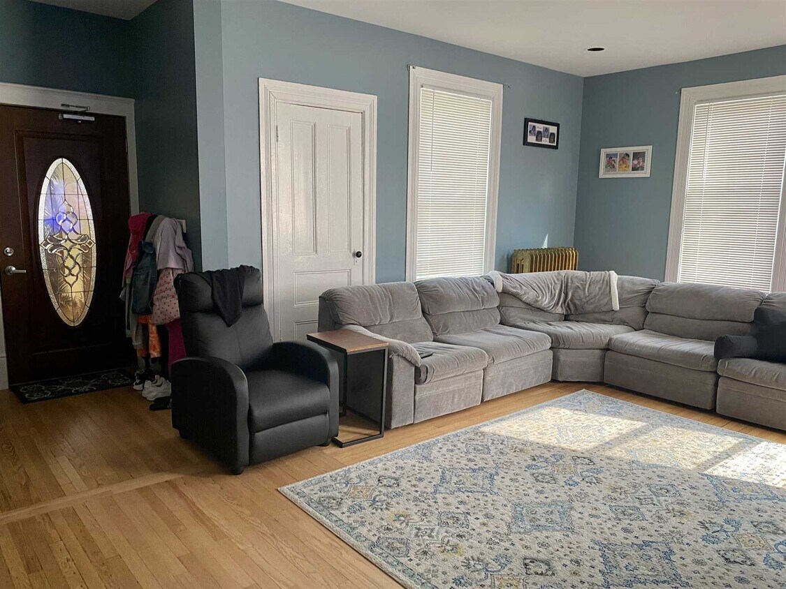 33 Virginia Ave Unit 3, Poughkeepsie, NY 12601 Room for Rent in