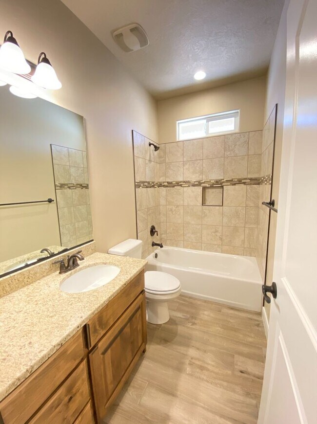 Foto del edificio - 3 Bed 2 Bath Home in Hurricane