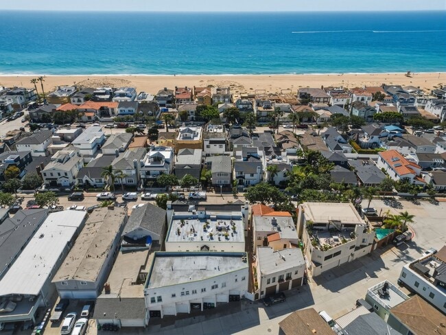 Building Photo - 1530 Miramar Dr