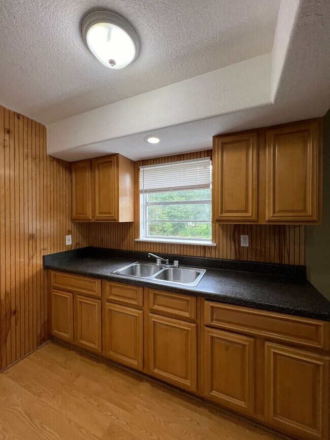 Foto del edificio - 2nd Floor 2 Bedroom Home